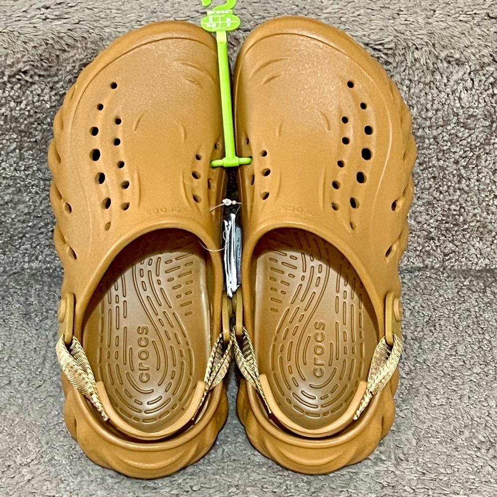 NWT - Crocs Echo Clog - Sand - J6